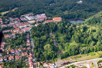 Vue aérienne de Château et parc à Ballenstedt dans le département Saxe-Anhalt, Allemagne