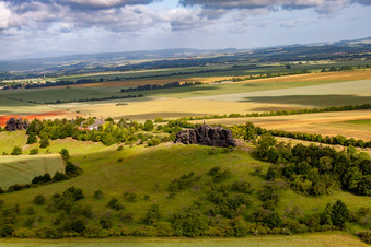 Vue oblique de Massif rocheux et paysage de montagne Gegensteine du Teufelsmauer près de Ballenstedt dans le district de Rieder à Ballenstedt dans le département Saxe-Anhalt, Allemagne