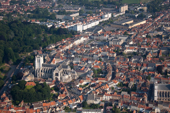 Vue aérienne de Quartier Centre Ville-Bruyères in Longuenesse dans le département Pas de Calais, France