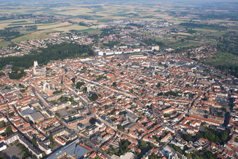 Vue aérienne de Saint-Omer dans le département Pas de Calais, France