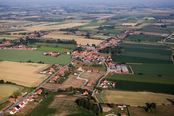 Vue aérienne de Millam dans le département Nord, France