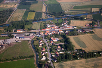 Vue aérienne de Cappelle-Brouck dans le département Nord, France