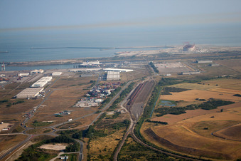 Vue aérienne de Port à Loon-Plage à Loon-Plage dans le département Nord, France