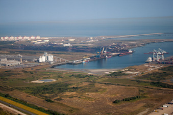 Vue oblique de Port à Loon-Plage à Loon-Plage dans le département Nord, France