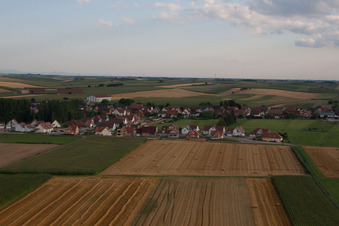 Vue d'oiseau de Schleithal dans le département Bas Rhin, France
