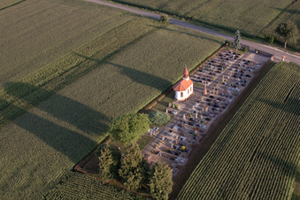 Vue aérienne de Chapelle à Salmbach dans le département Bas Rhin, France