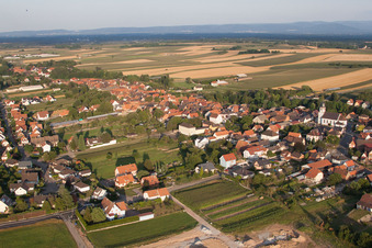 Vue oblique de Niederlauterbach dans le département Bas Rhin, France