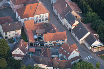 Vue aérienne de Restaurant à la Charrue (Gilbert) à Lauterbourg dans le département Bas Rhin, France