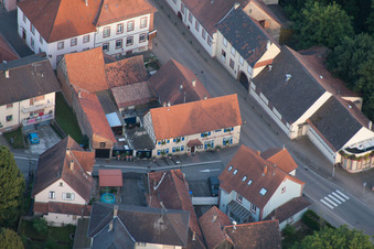 Vue aérienne de Restaurant à la Charrue (Gilbert) à Lauterbourg dans le département Bas Rhin, France