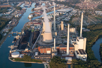 Vue oblique de Centrale électrique ENBW sur le Rhin à le quartier Daxlanden in Karlsruhe dans le département Bade-Wurtemberg, Allemagne
