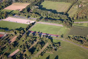 Vue aérienne de Terrains de sport SV Sinzheim eV à Sinzheim dans le département Bade-Wurtemberg, Allemagne