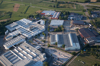 Vue oblique de Zone industrielle et commerciale de Fischer Edelstahlrohre GmbH à le quartier Fautenbach in Achern dans le département Bade-Wurtemberg, Allemagne