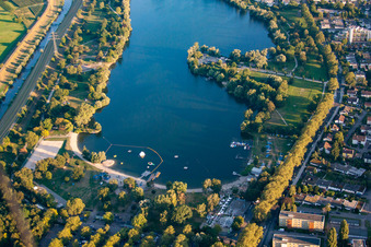Vue aérienne de Lac Gifiz à le quartier Uffhofen in Offenburg dans le département Bade-Wurtemberg, Allemagne