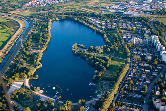 Vue aérienne de Lac Gifiz à le quartier Uffhofen in Offenburg dans le département Bade-Wurtemberg, Allemagne