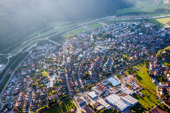 Vue aérienne de Les rives de la Kinzig à Steinach dans le département Bade-Wurtemberg, Allemagne