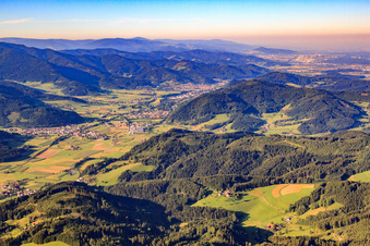 Vue aérienne de Vue du nord à le quartier Kollnau in Waldkirch dans le département Bade-Wurtemberg, Allemagne
