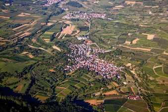 Vue aérienne de Vue sur le village à le quartier Broggingen in Herbolzheim dans le département Bade-Wurtemberg, Allemagne