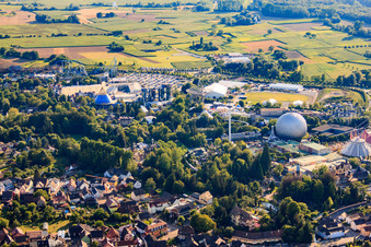 Vue oblique de Europapark Rust depuis l'est à Rust dans le département Bade-Wurtemberg, Allemagne