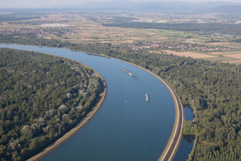 Vue aérienne de Rhinau dans le département Bas Rhin, France