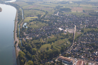 Vue oblique de Rhinau dans le département Bas Rhin, France