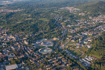 Vue aérienne de Shopping Cité du sud-ouest à le quartier Oos in Baden-Baden dans le département Bade-Wurtemberg, Allemagne