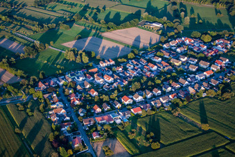 Vue aérienne de Kuppenheim, Förch à le quartier Förch in Rastatt dans le département Bade-Wurtemberg, Allemagne