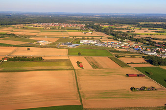 Vue aérienne de Zone industrielle de Nordring avec le nouveau bâtiment d'ITK Engineering GmbH à Rülzheim dans le département Rhénanie-Palatinat, Allemagne