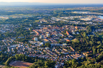 Vue aérienne de Vue de la ville depuis le sud à Germersheim dans le département Rhénanie-Palatinat, Allemagne