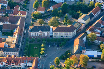 Vue aérienne de Administration du district Germersheim sur la Luitpoldplatz à Germersheim dans le département Rhénanie-Palatinat, Allemagne