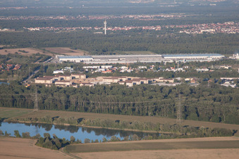 Vue aérienne de Ancienne caserne Salm et Goddyear du sud à Philippsburg dans le département Bade-Wurtemberg, Allemagne