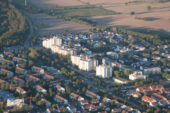 Enregistrement par drone de Quartier Leopoldshafen in Eggenstein-Leopoldshafen dans le département Bade-Wurtemberg, Allemagne
