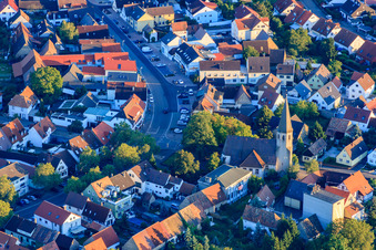 Vue aérienne de Saint Guy et Modeste à le quartier Eggenstein in Eggenstein-Leopoldshafen dans le département Bade-Wurtemberg, Allemagne