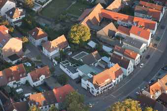 Vue aérienne de Au Lion à le quartier Eggenstein in Eggenstein-Leopoldshafen dans le département Bade-Wurtemberg, Allemagne