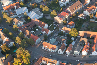Au Lion à le quartier Eggenstein in Eggenstein-Leopoldshafen dans le département Bade-Wurtemberg, Allemagne vue d'en haut