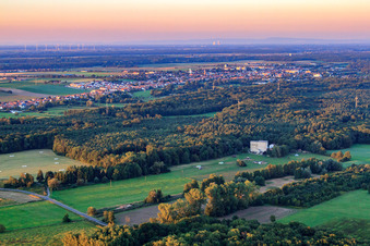 Vue aérienne de Moulin à eau Hardtmühle dans le Bienwald à Kandel dans le département Rhénanie-Palatinat, Allemagne