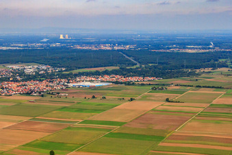 Vue aérienne de Vue de la ville depuis le sud-ouest à Bellheim dans le département Rhénanie-Palatinat, Allemagne