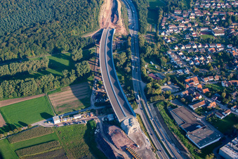 Vue aérienne de Mütschelbach, chantier de l'A8 à le quartier Nöttingen in Remchingen dans le département Bade-Wurtemberg, Allemagne