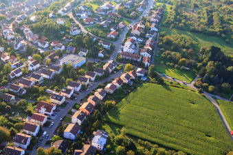 Vue d'oiseau de À Rothsberg à Ispringen dans le département Bade-Wurtemberg, Allemagne