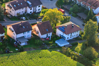 À Rothsberg à Ispringen dans le département Bade-Wurtemberg, Allemagne d'un drone