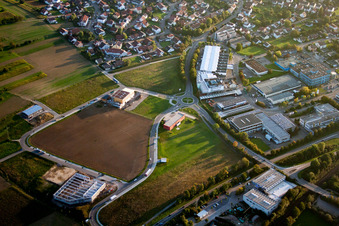 Vue aérienne de Zone commerciale de Billäcker à le quartier Wilferdingen in Remchingen dans le département Bade-Wurtemberg, Allemagne