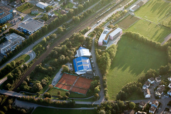 Vue aérienne de Parc sportif et de tennis Remchingen à le quartier Wilferdingen in Remchingen dans le département Bade-Wurtemberg, Allemagne