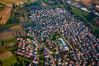 Vue aérienne de École de montagne Singen à le quartier Singen in Remchingen dans le département Bade-Wurtemberg, Allemagne