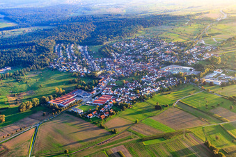 Vue aérienne de Vue de la ville depuis le nord à le quartier Stupferich in Karlsruhe dans le département Bade-Wurtemberg, Allemagne