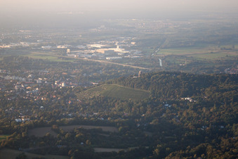 Turmberg à le quartier Durlach in Karlsruhe dans le département Bade-Wurtemberg, Allemagne d'en haut