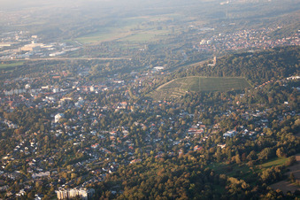 Turmberg à le quartier Durlach in Karlsruhe dans le département Bade-Wurtemberg, Allemagne hors des airs