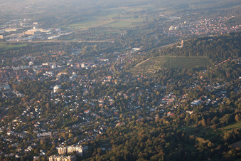 Turmberg à le quartier Durlach in Karlsruhe dans le département Bade-Wurtemberg, Allemagne vue d'en haut
