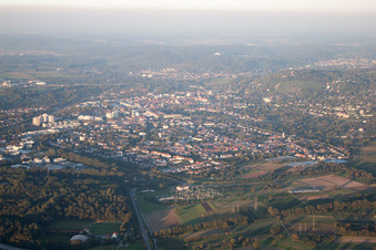 Vue d'oiseau de Turmberg à le quartier Durlach in Karlsruhe dans le département Bade-Wurtemberg, Allemagne