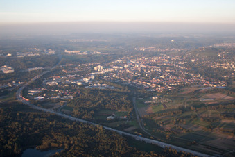 Turmberg à le quartier Durlach in Karlsruhe dans le département Bade-Wurtemberg, Allemagne vue du ciel