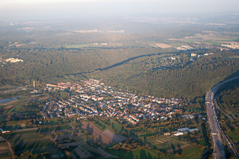 Photographie aérienne de Autoroute A6 à le quartier Wolfartsweier in Karlsruhe dans le département Bade-Wurtemberg, Allemagne