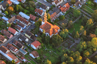 Photographie aérienne de Église de la Résurrection à le quartier Rüppurr in Karlsruhe dans le département Bade-Wurtemberg, Allemagne